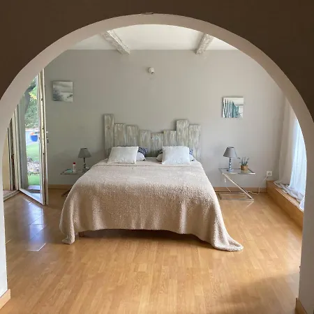 Chambres D'hotes L'amandine *